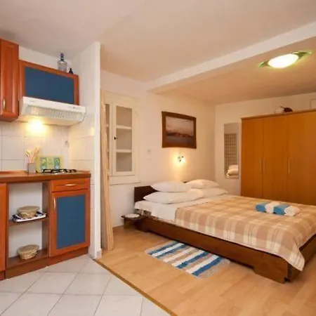 In Einem Traditionellen Steinhaus, In Apartament *